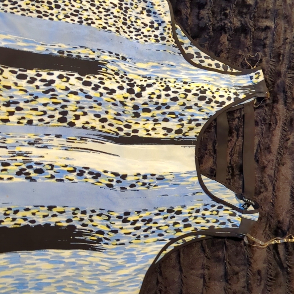 Tank top with a blue animal print by Zac and Rachel. Size extra large